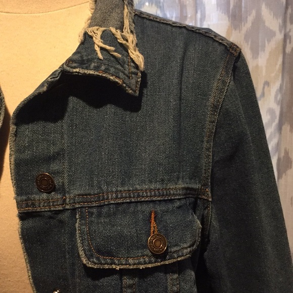 Sadie and Sage cropped denim jacket - Picture 3 of 4